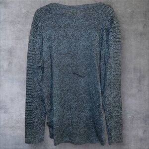 Buckle Gray Long Sleeve Tee‎